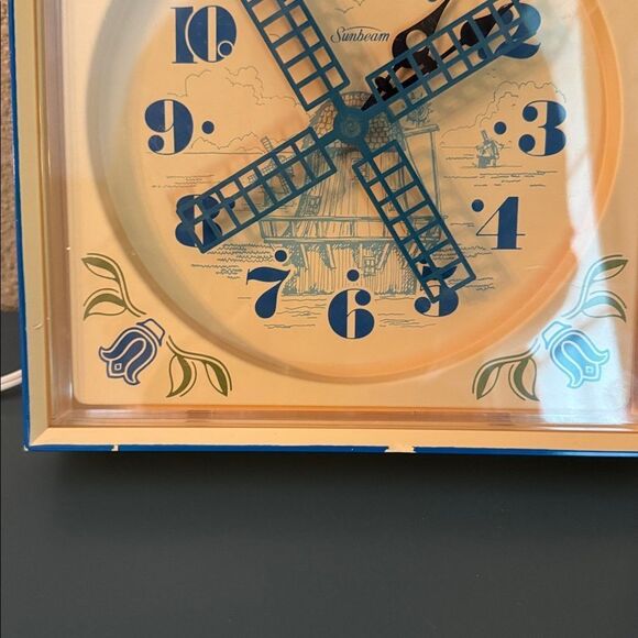 SUNBEAM Vintage 70s Dutch Windmill Tulip Wall Clock - Picture 5 of 11